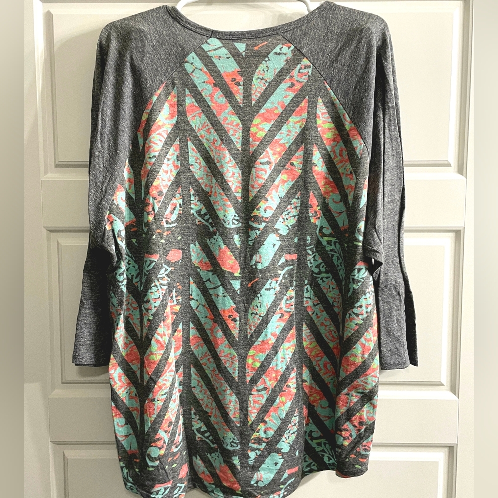 NWOT LuLaRoe Randy Shirt - 3XL Raglan Sleeve